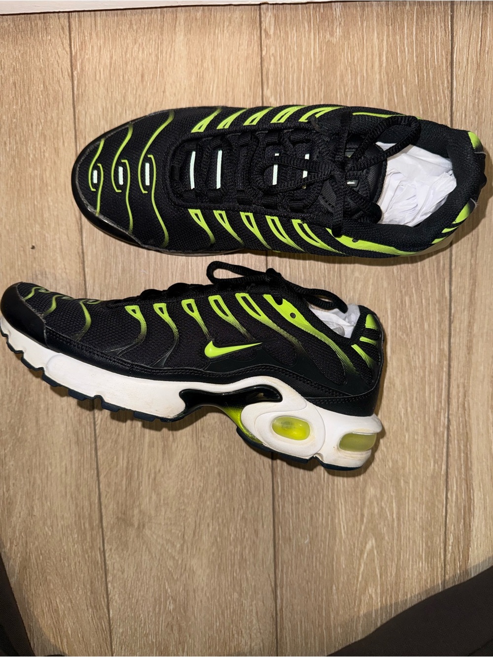 Nike Air Max Tuned Black & Volt Running Sneakers | 6Y, Can Fit Women’s 7.5-8